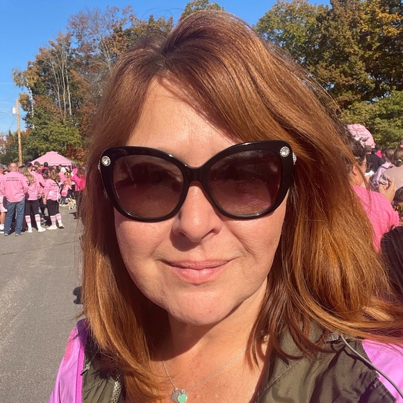 Meet your Posher, Leona - Picture 15 of 15